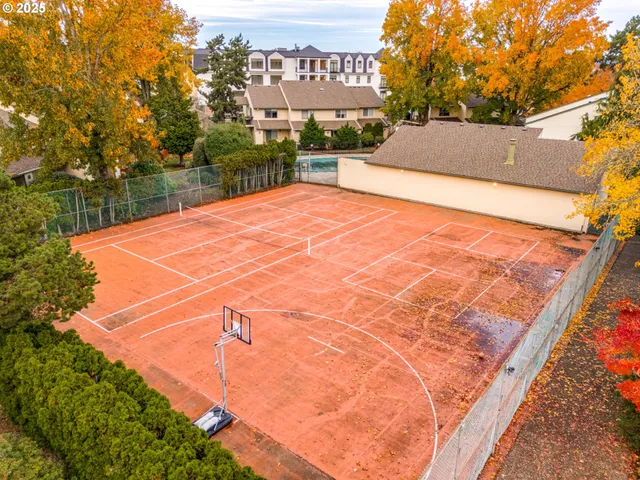 $250,000 | 553 North Hayden Bay Drive, Unit 25, Portland, OR 97217