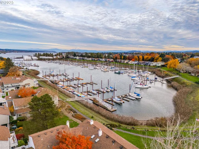 $250,000 | 553 North Hayden Bay Drive, Unit 25, Portland, OR 97217