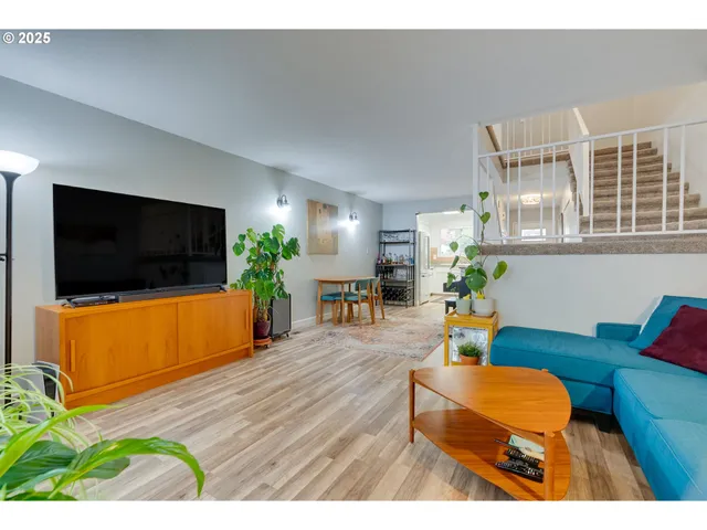 $250,000 | 553 North Hayden Bay Drive, Unit 25, Portland, OR 97217