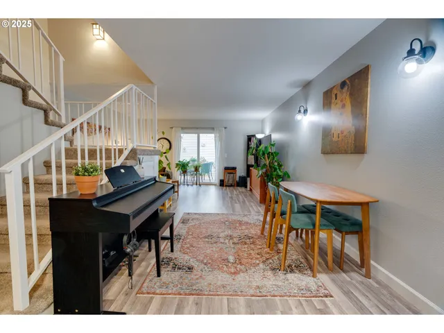 $250,000 | 553 North Hayden Bay Drive, Unit 25, Portland, OR 97217