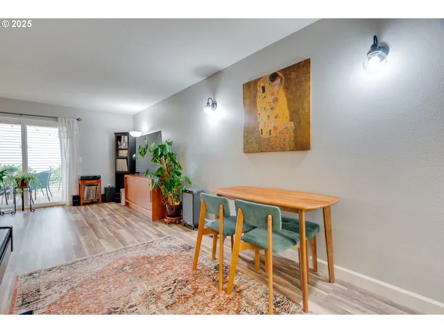 $250,000 | 553 North Hayden Bay Drive, Unit 25, Portland, OR 97217