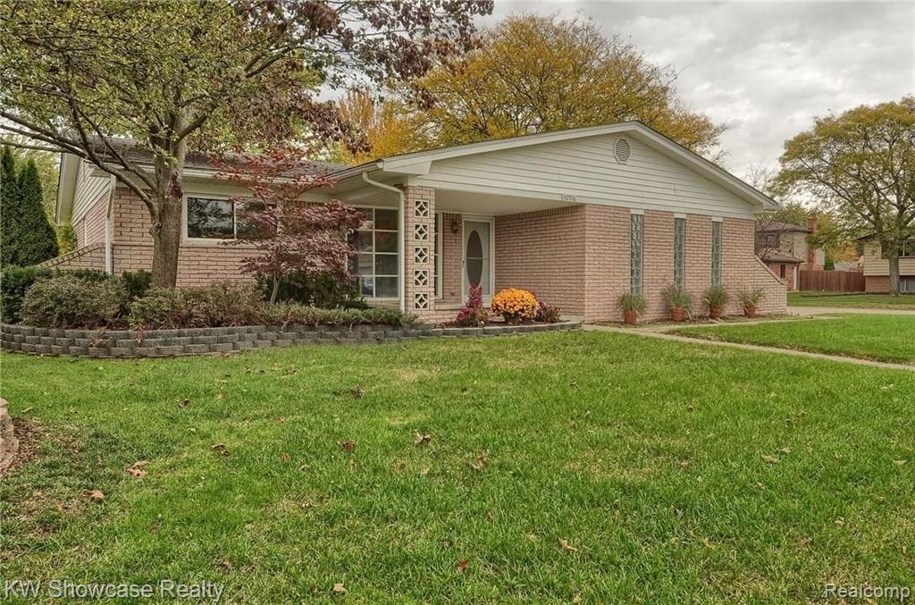 42916 Versailles Road Canton, MI 48187 - Photo 1 of 30
