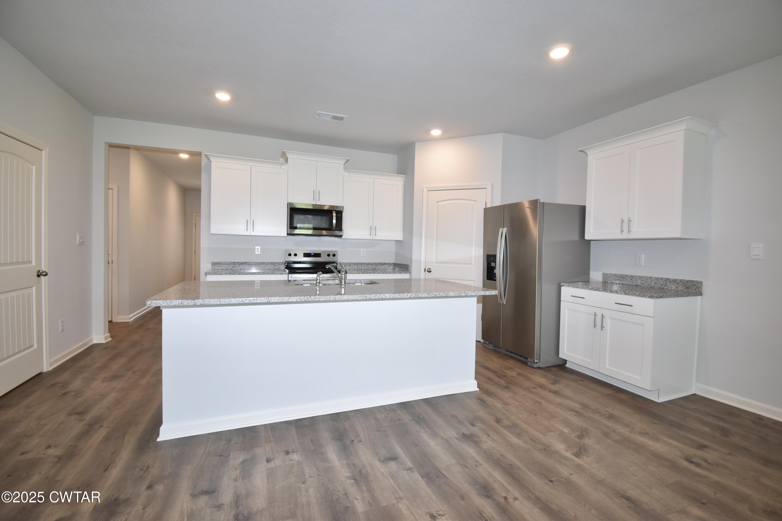 75 Clarendon Cove Jackson, TN 38305 - Photo 2 of 21 a kitchen with stainless steel appliances a refrigerator stove microwave and cabinets