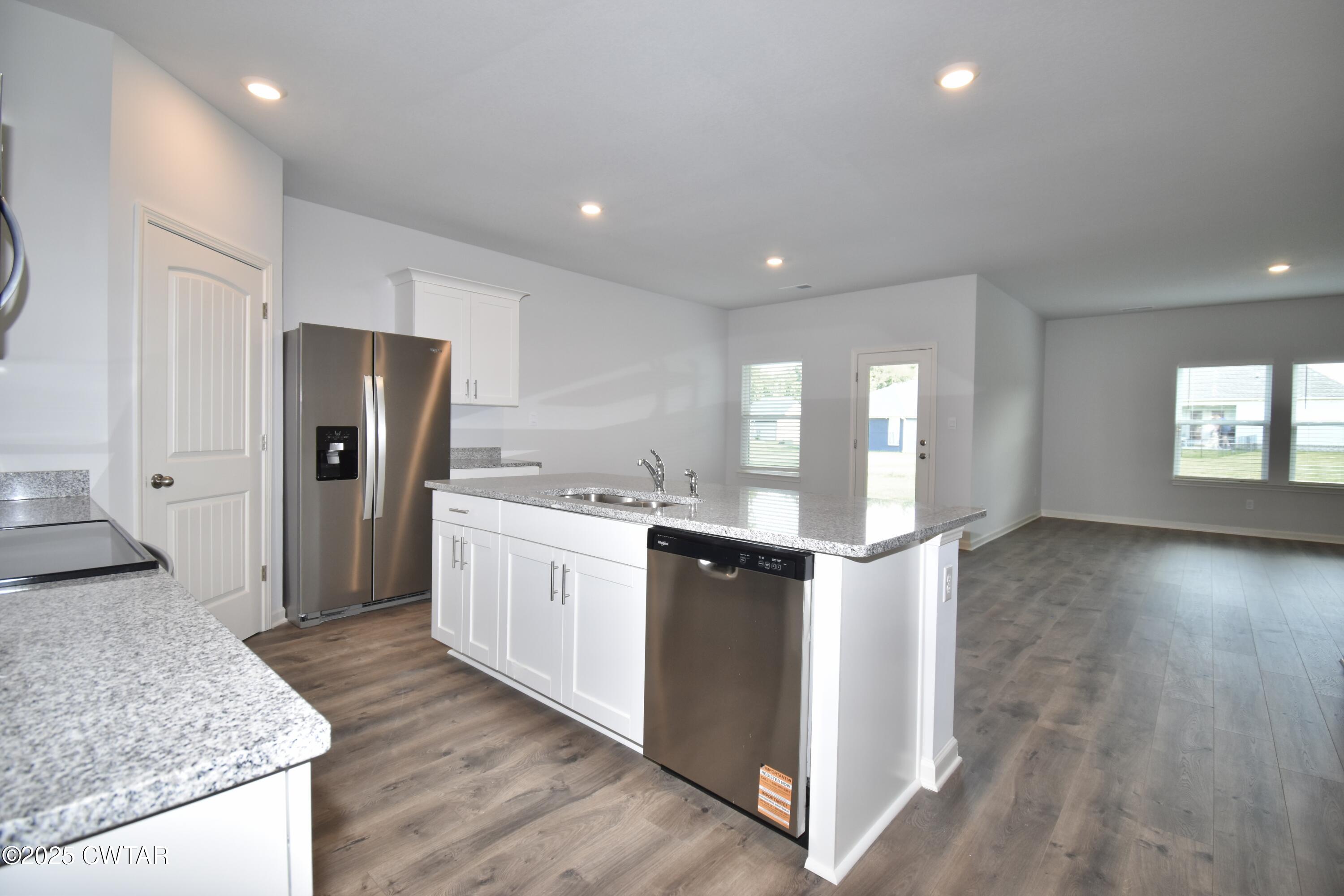 75 Clarendon Cove Jackson, TN 38305 - Photo 3 of 21 a kitchen with stainless steel appliances granite countertop a refrigerator and a sink