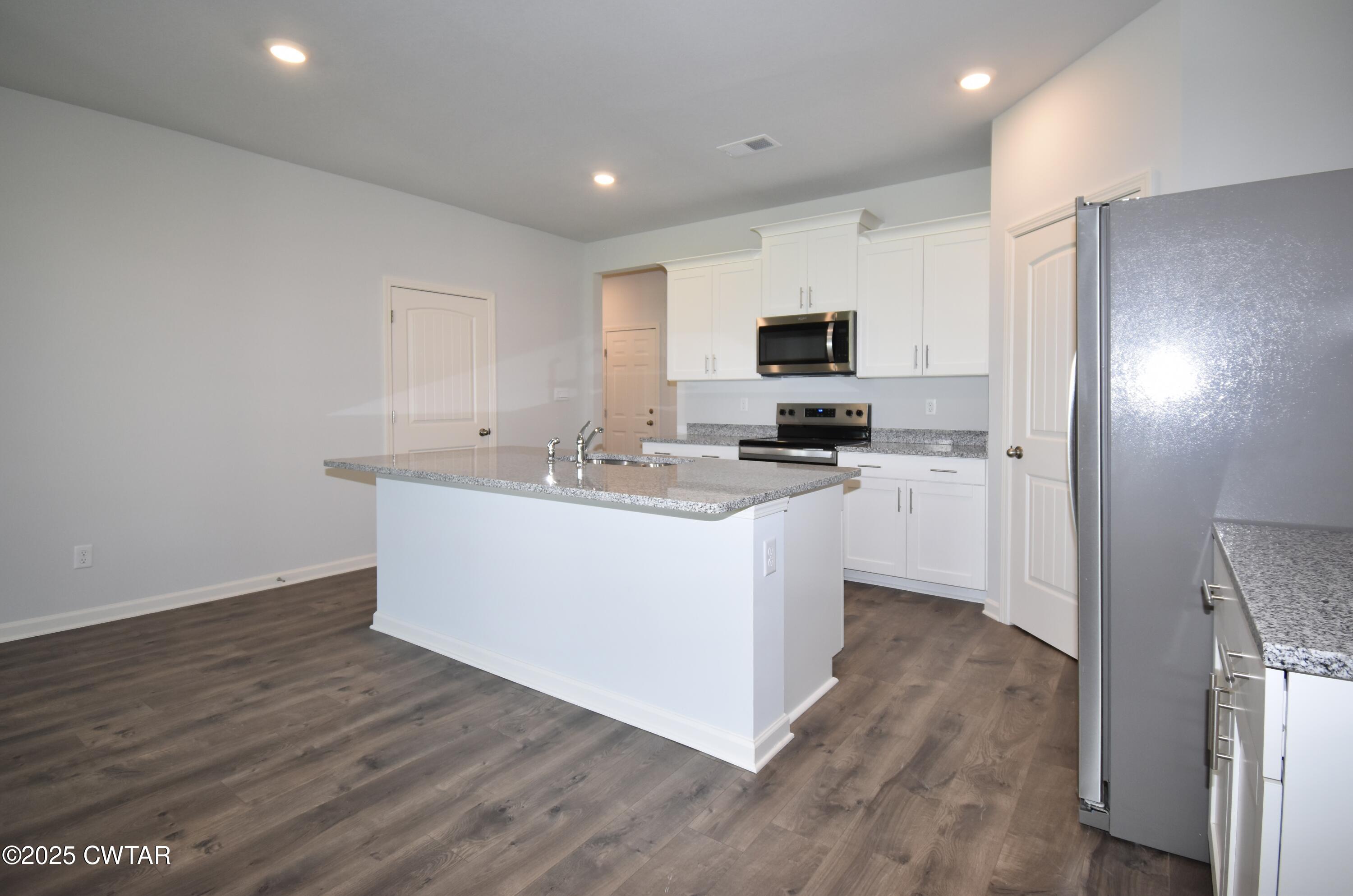 75 Clarendon Cove Jackson, TN 38305 - Photo 9 of 21 a kitchen with stainless steel appliances a refrigerator and a stove top oven