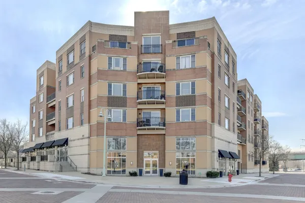 $370,000 | 300 Village Circle, Unit 503, Willow Springs, IL 60480