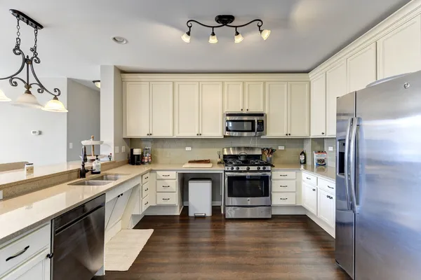 $370,000 | 300 Village Circle, Unit 503, Willow Springs, IL 60480