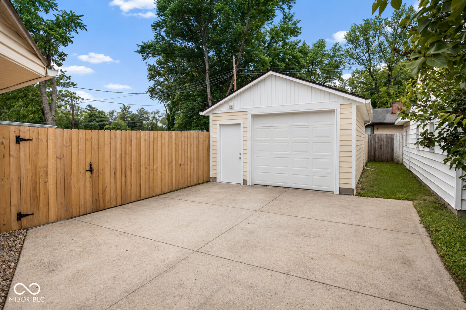211 North Ridge Road Muncie, IN 47304 - Photo 5 of 23