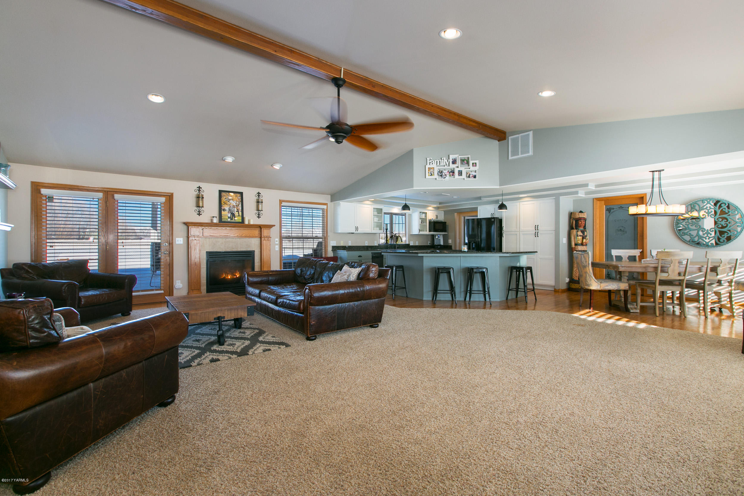 3603 Marks Road Yakima, WA 98903 - Photo 2 of 31 a living room with furniture and a flat screen tv
