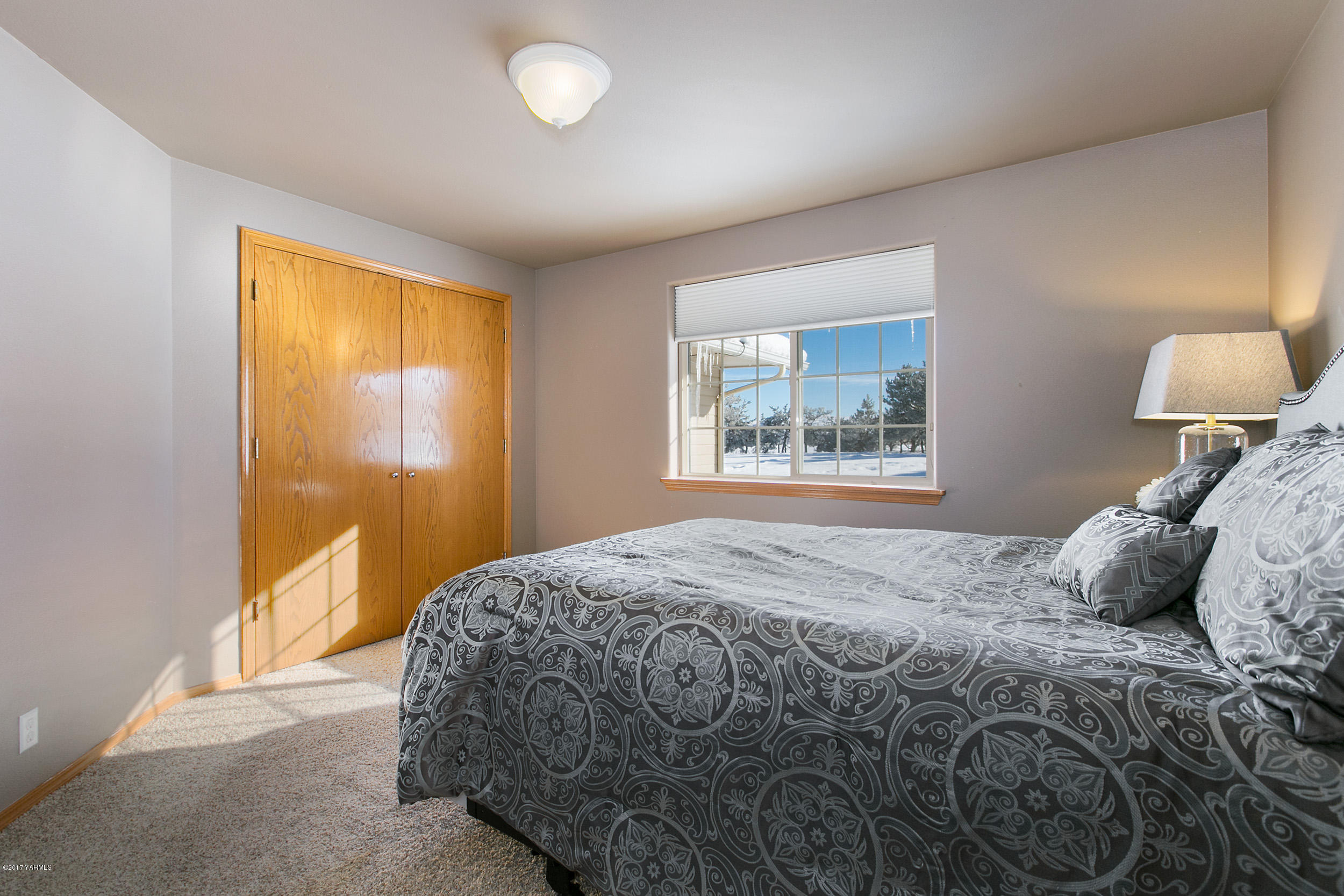 3603 Marks Road Yakima, WA 98903 - Photo 13 of 31 a bedroom with a bed and a window