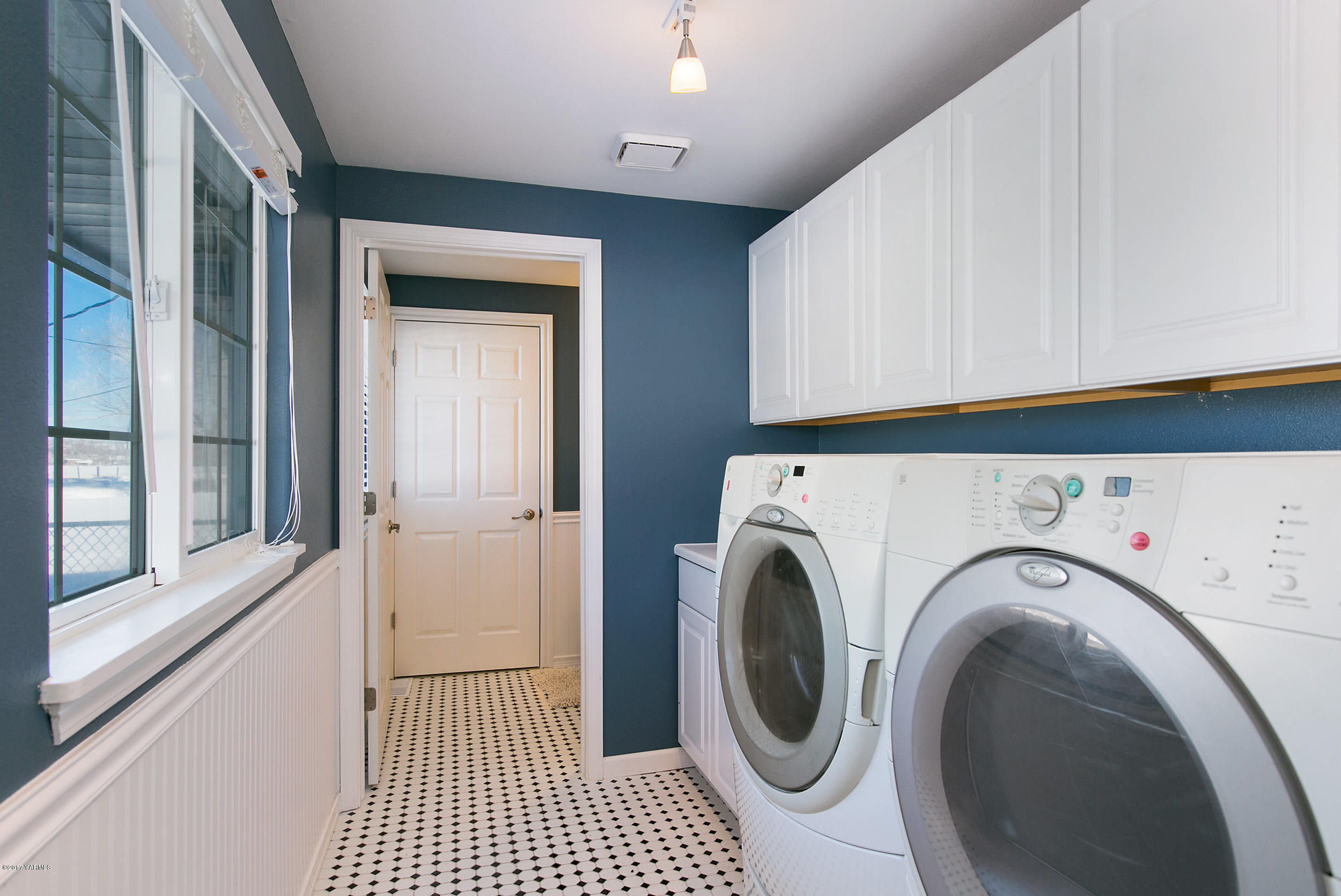 3603 Marks Road Yakima, WA 98903 - Photo 16 of 31 a view of a hallway with washer and dryer