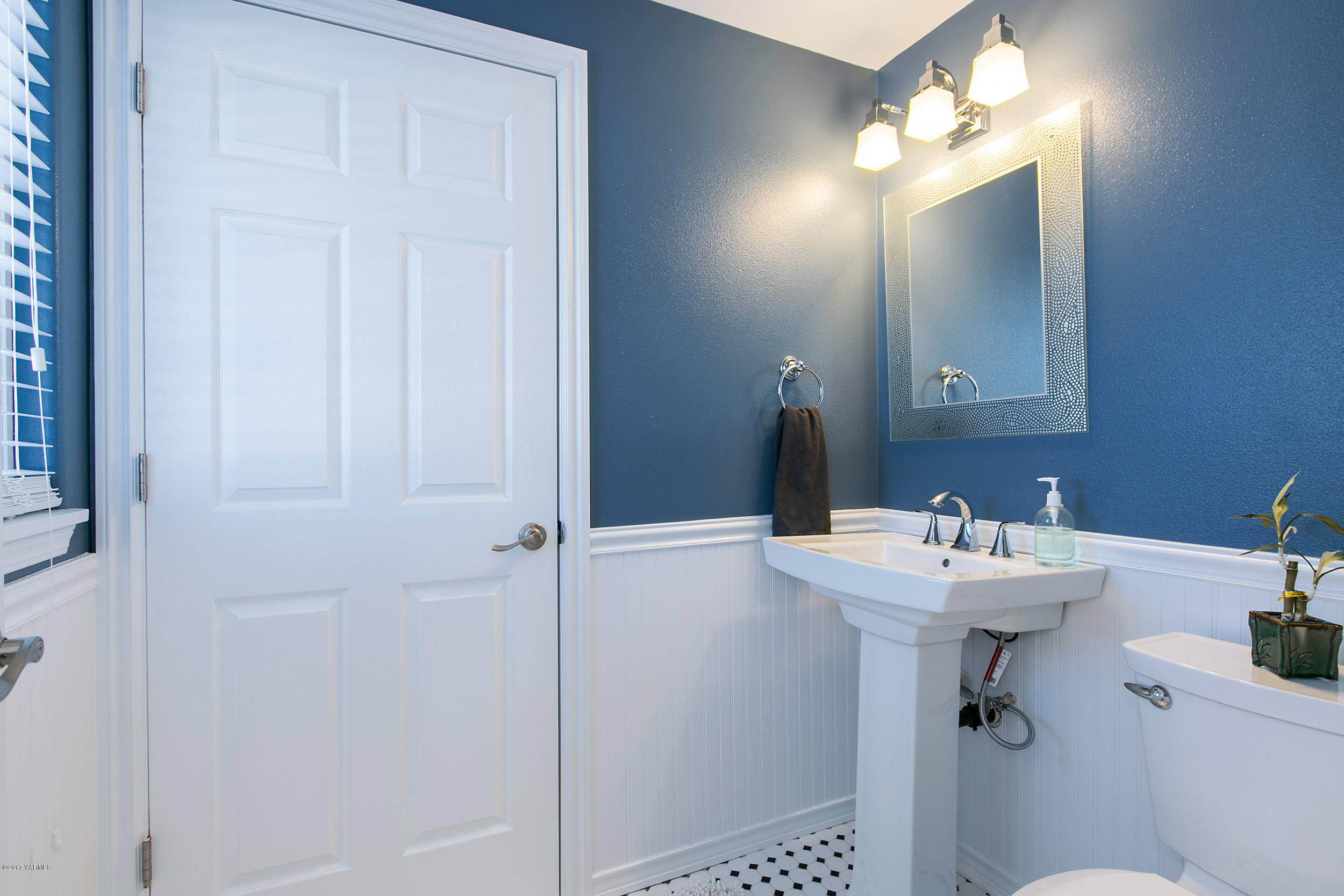 3603 Marks Road Yakima, WA 98903 - Photo 17 of 31 a bathroom with a sink a toilet and mirror