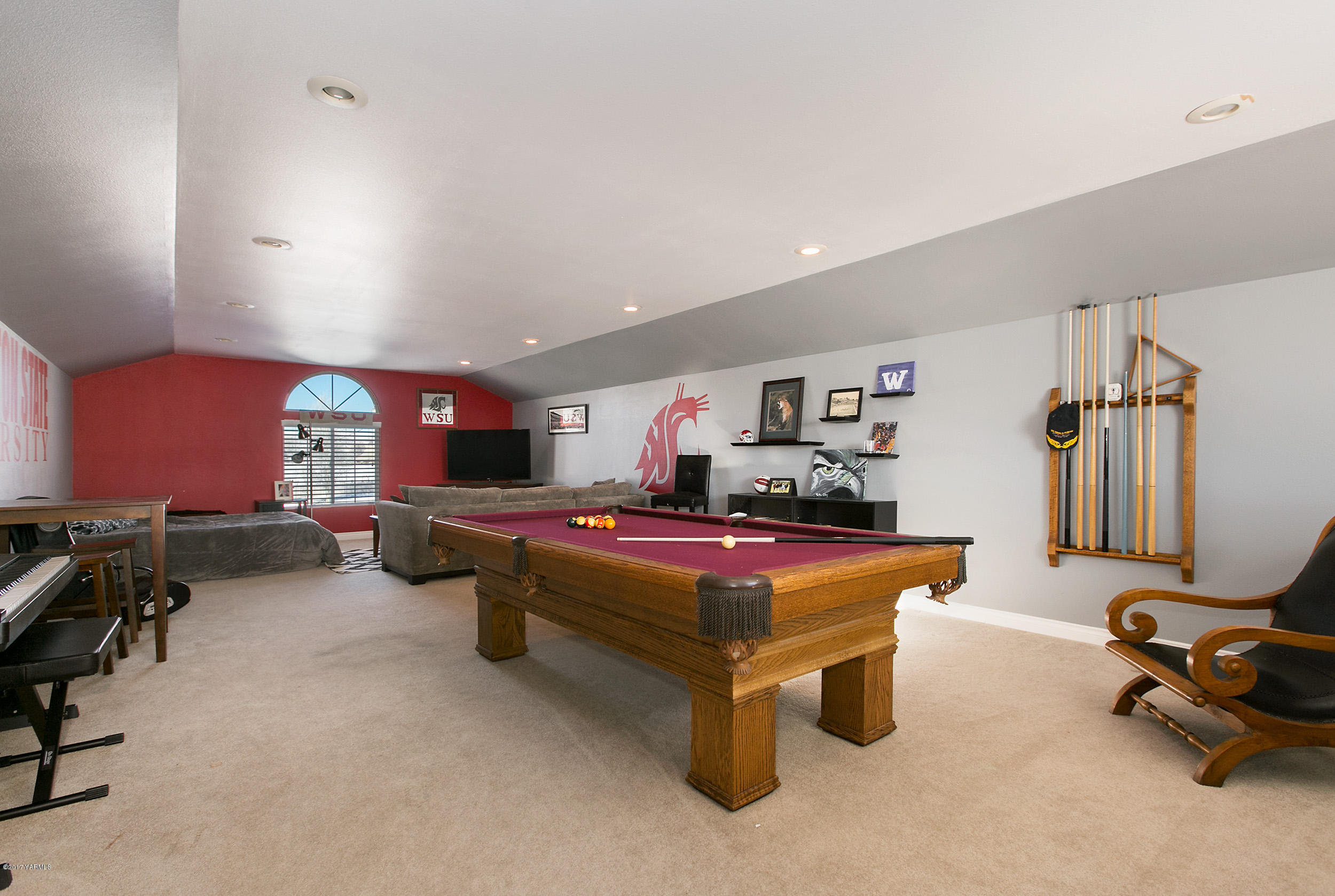 3603 Marks Road Yakima, WA 98903 - Photo 19 of 31 a room with furniture and a flat screen tv