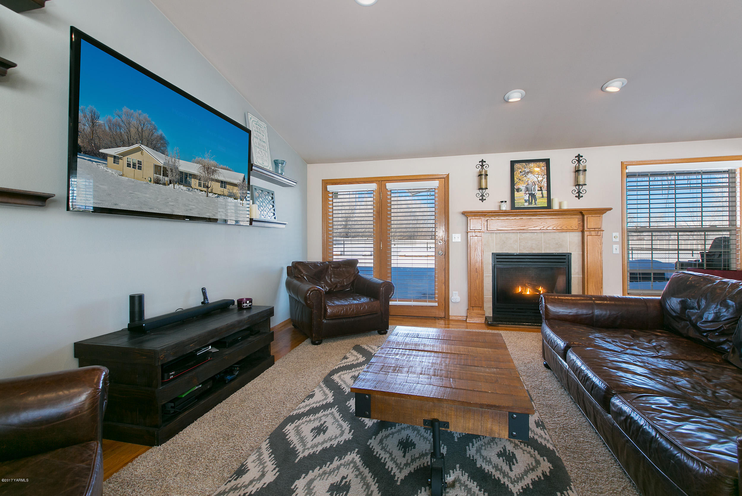 3603 Marks Road Yakima, WA 98903 - Photo 3 of 31 a living room with furniture fireplace and a large window