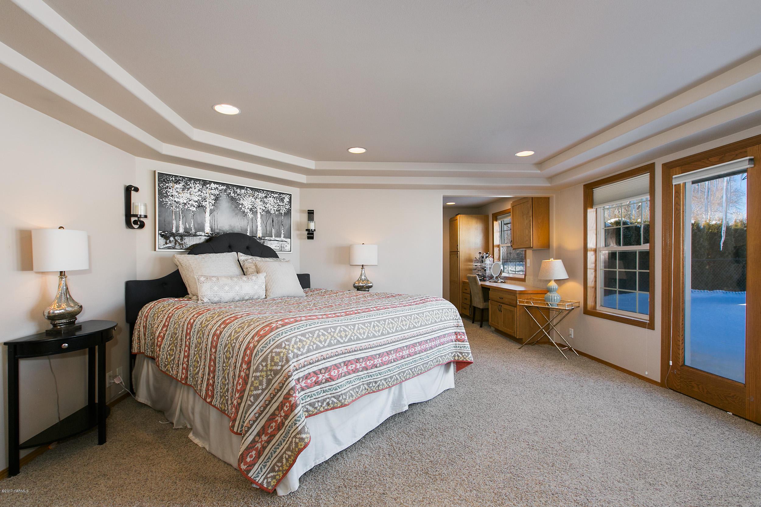 3603 Marks Road Yakima, WA 98903 - Photo 9 of 31 a spacious bedroom with a bed and large window