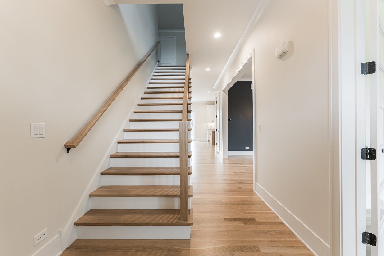 162 Hale Street Elmhurst, IL 60126 - Photo 2 of 34