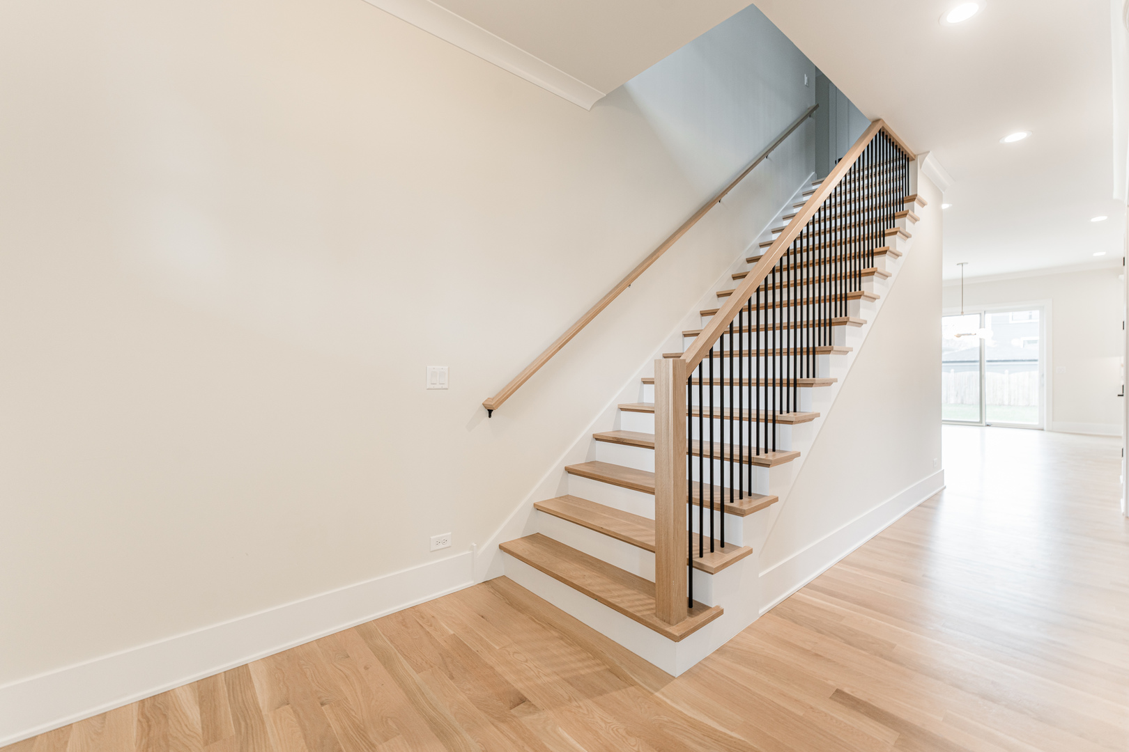 162 Hale Street Elmhurst, IL 60126 - Photo 4 of 34