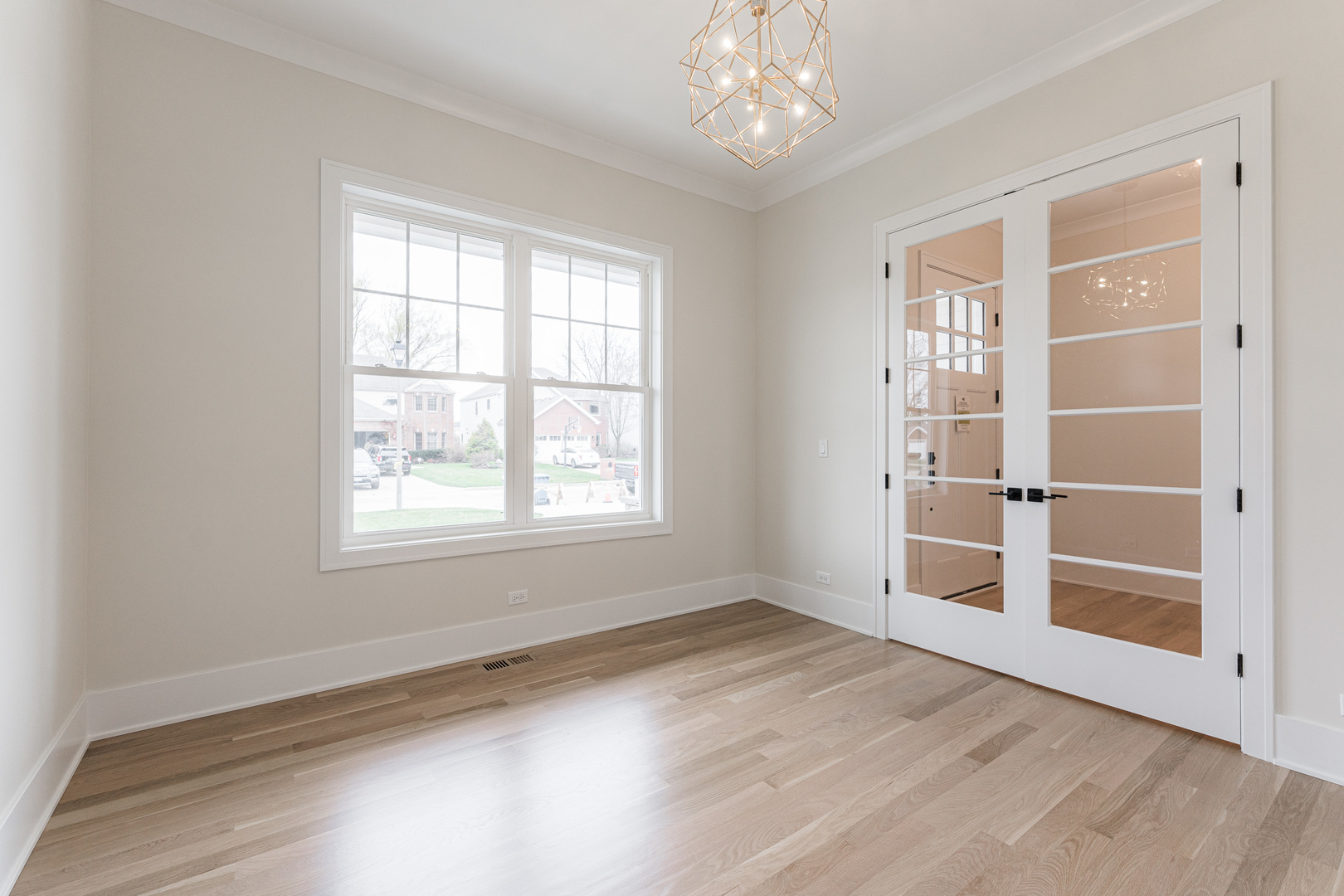 162 Hale Street Elmhurst, IL 60126 - Photo 5 of 34