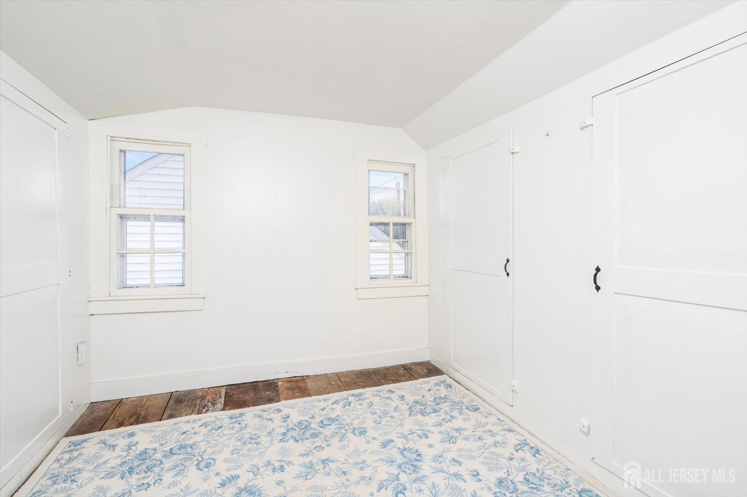 442 Ellisdale Road Chesterfield, NJ 08515 - Photo 29 of 42 an empty room with a window