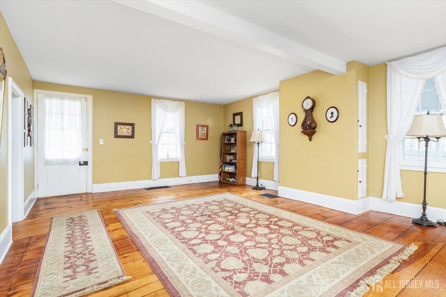 442 Ellisdale Road Chesterfield, NJ 08515 - Photo 5 of 42 a view of an empty room
