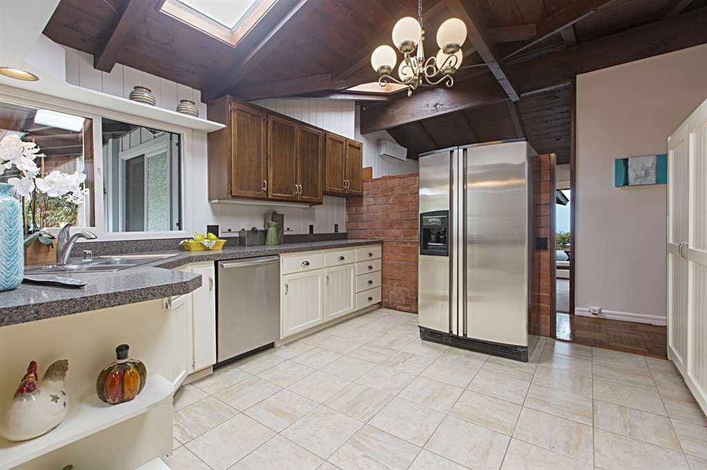 7354 Romero Drive La Jolla, CA 92037 - Photo 4 of 25