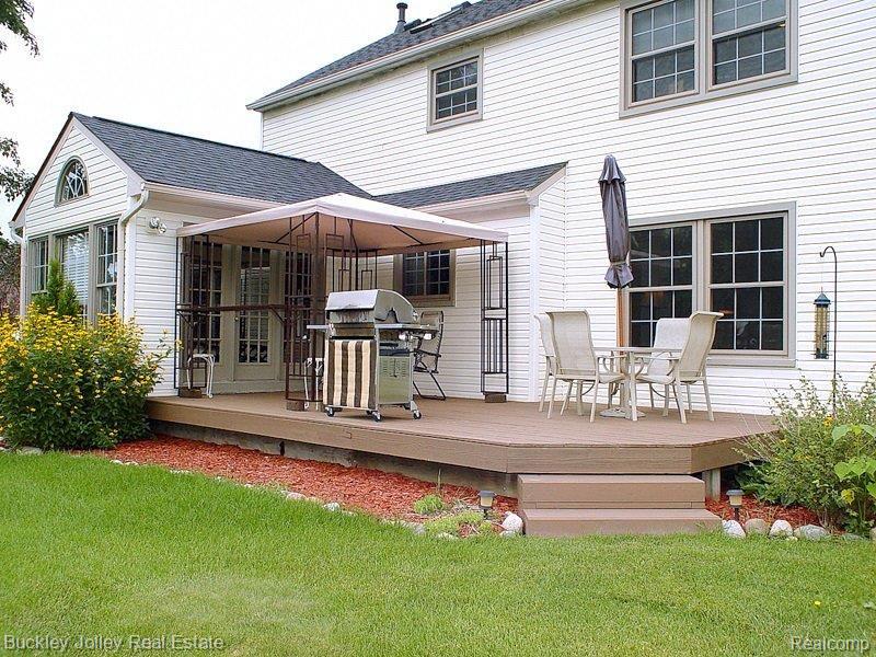 7608 Bingham Road Brighton, MI 48116 - Photo 12 of 14 Perfect for Entertaining