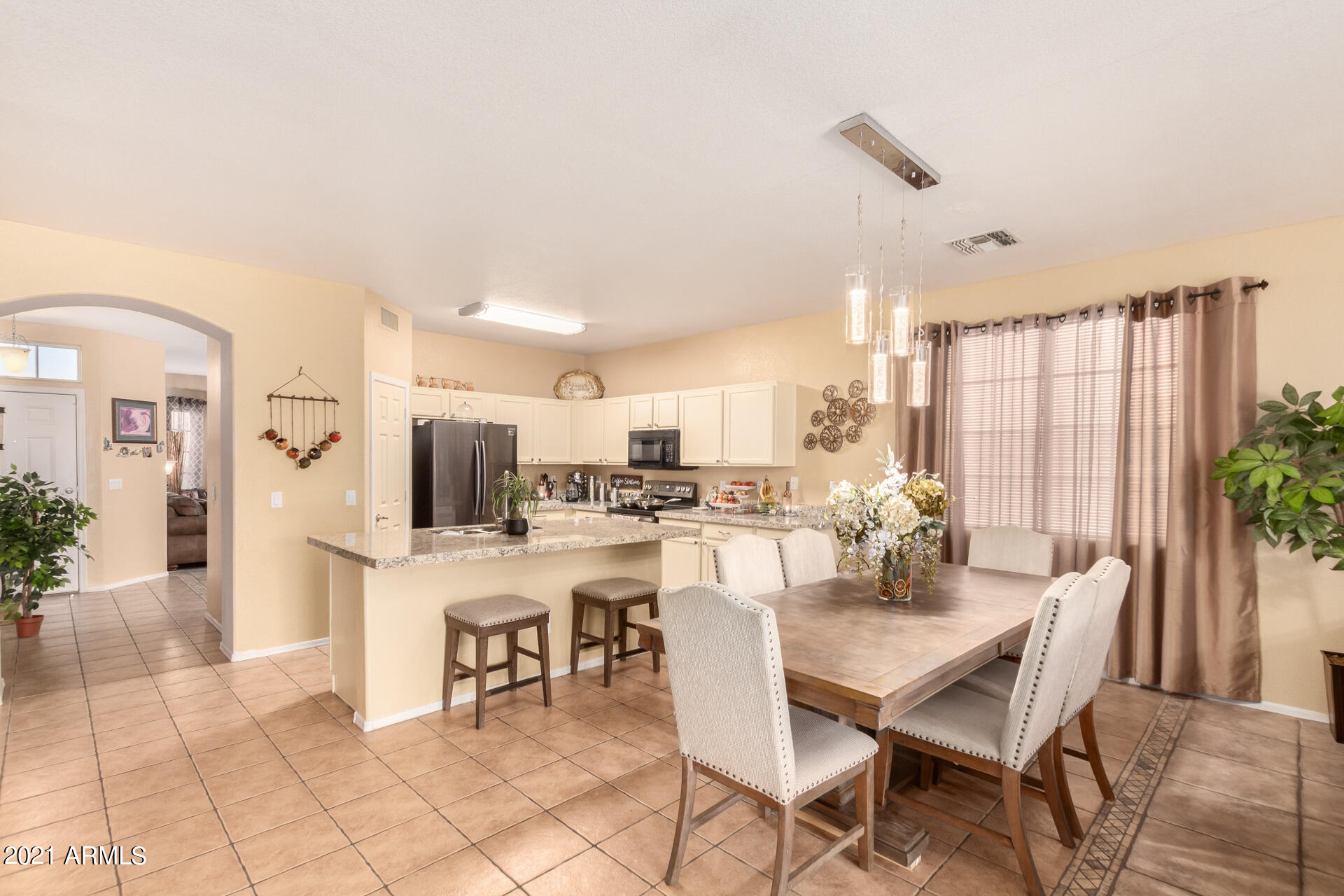 3251 West Maldonado Road Phoenix, AZ 85041 - Photo 12 of 28 12