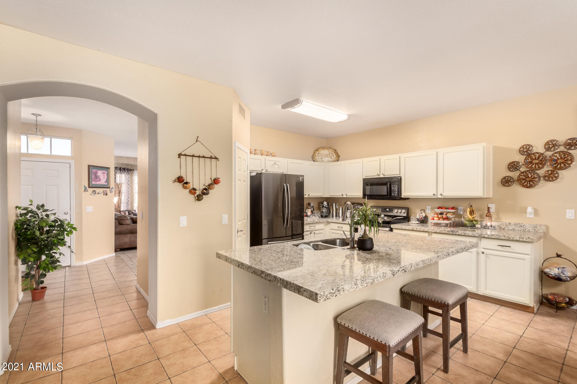 3251 West Maldonado Road Phoenix, AZ 85041 - Photo 13 of 28 13