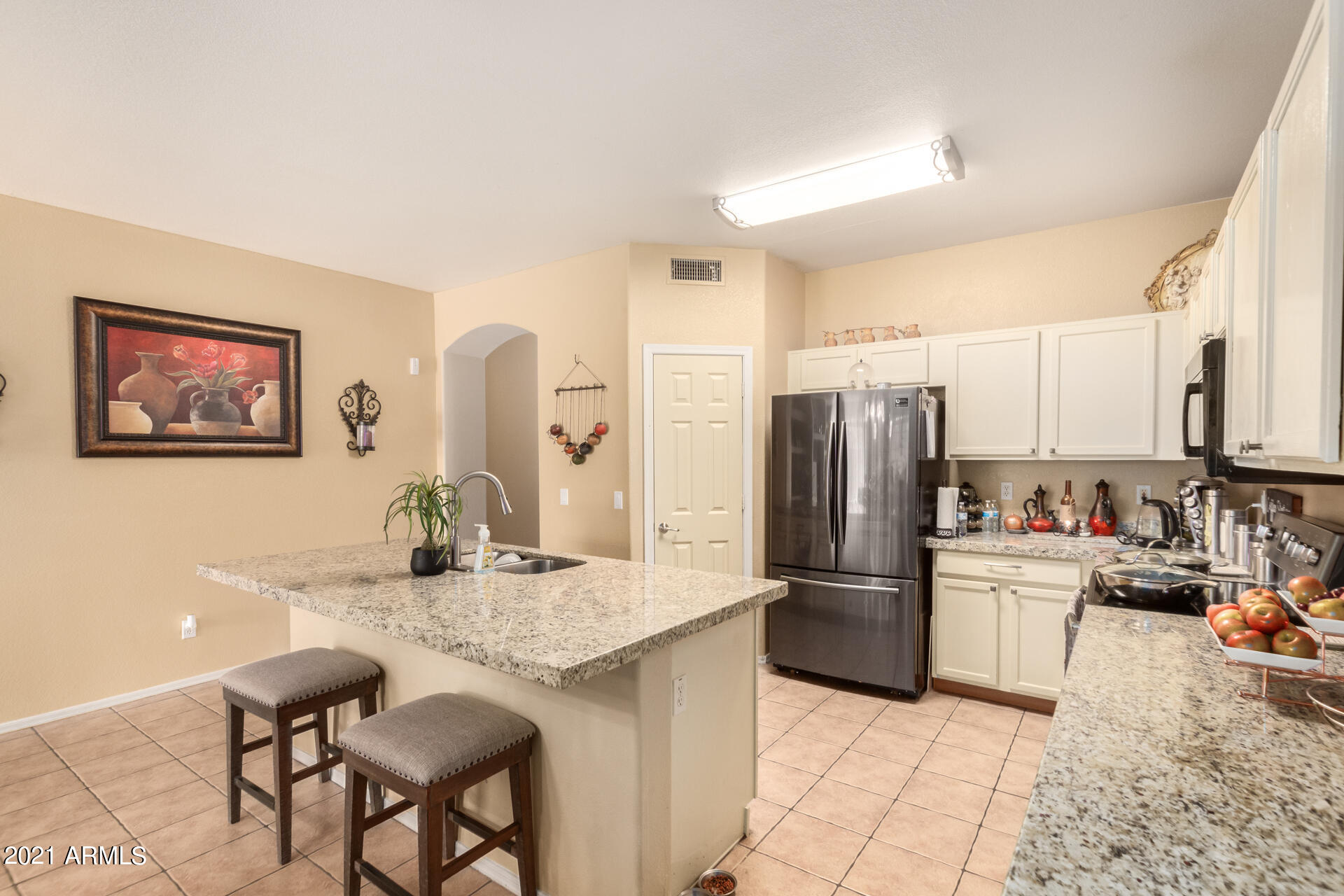 3251 West Maldonado Road Phoenix, AZ 85041 - Photo 14 of 28 14