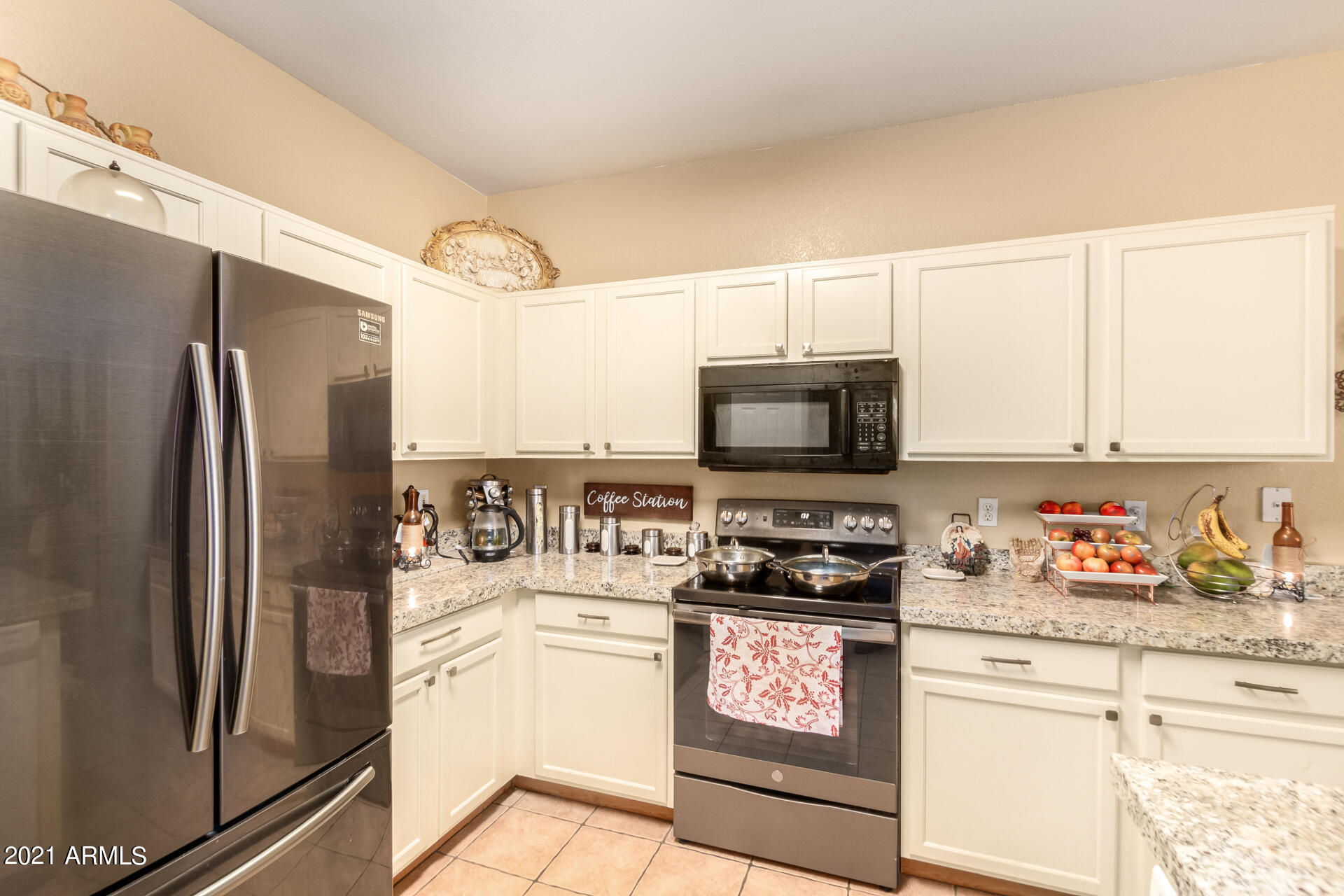 3251 West Maldonado Road Phoenix, AZ 85041 - Photo 15 of 28 15