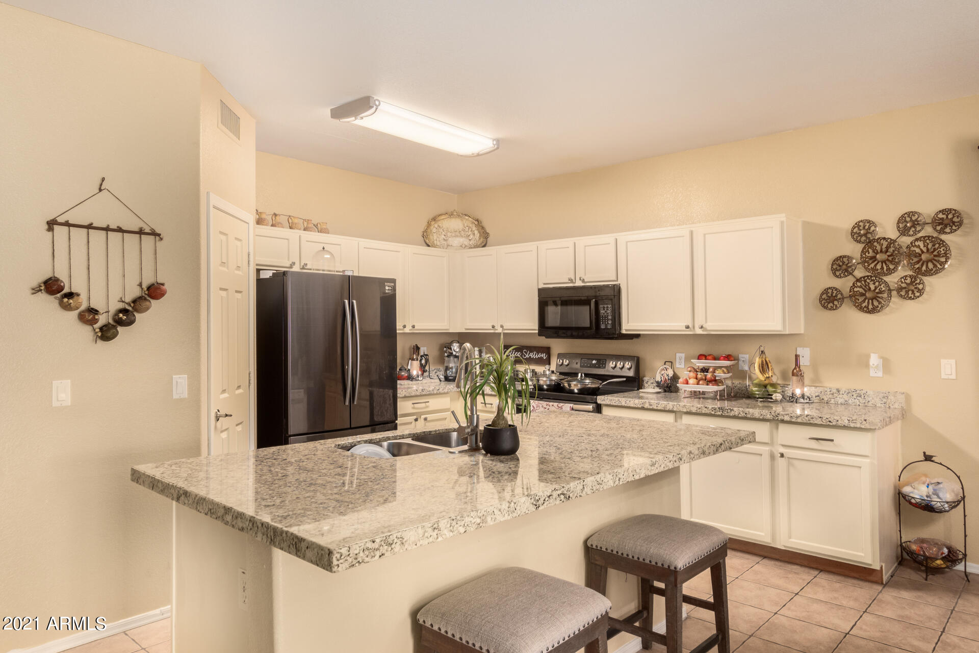3251 West Maldonado Road Phoenix, AZ 85041 - Photo 16 of 28 16