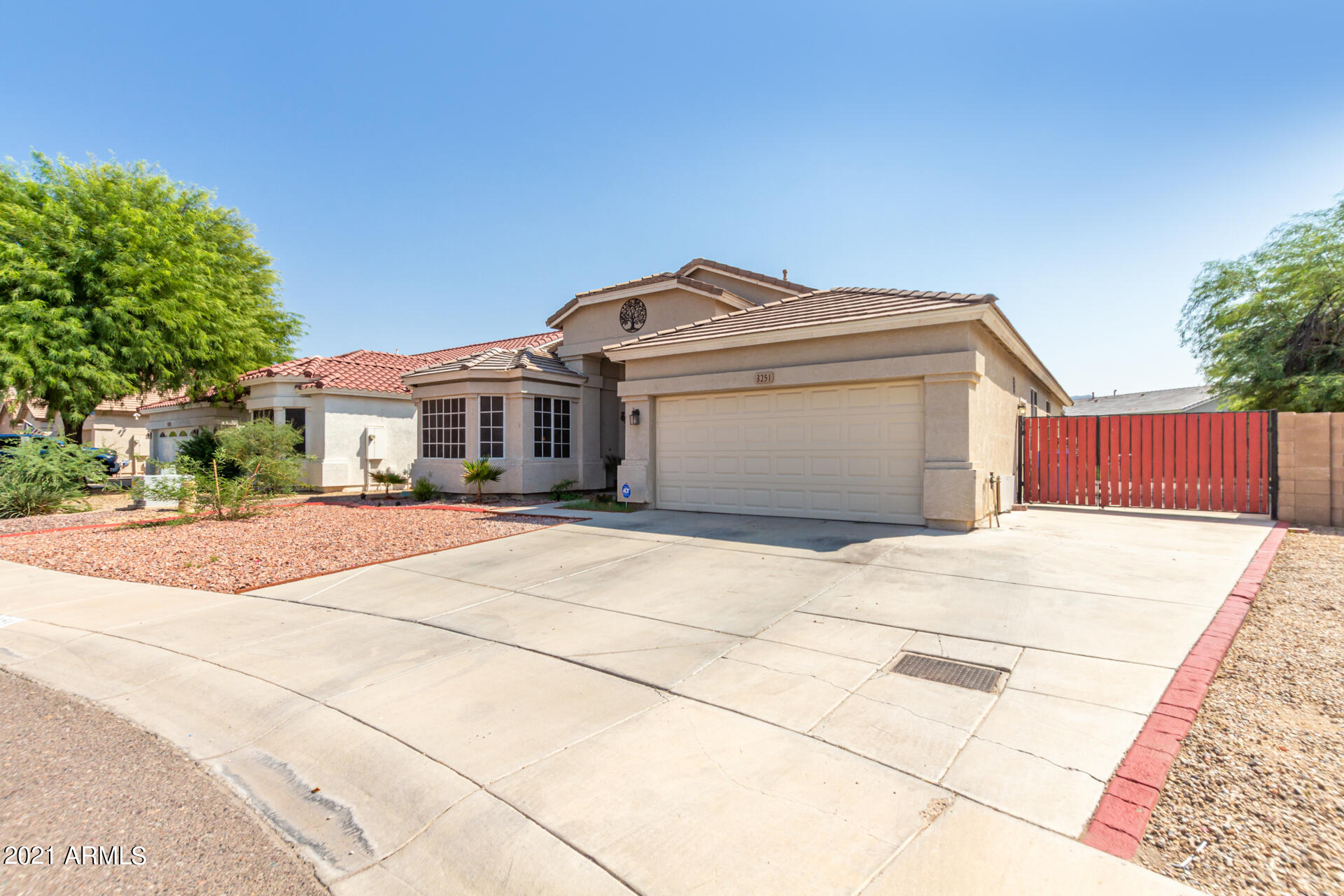 3251 West Maldonado Road Phoenix, AZ 85041 - Photo 3 of 28 3