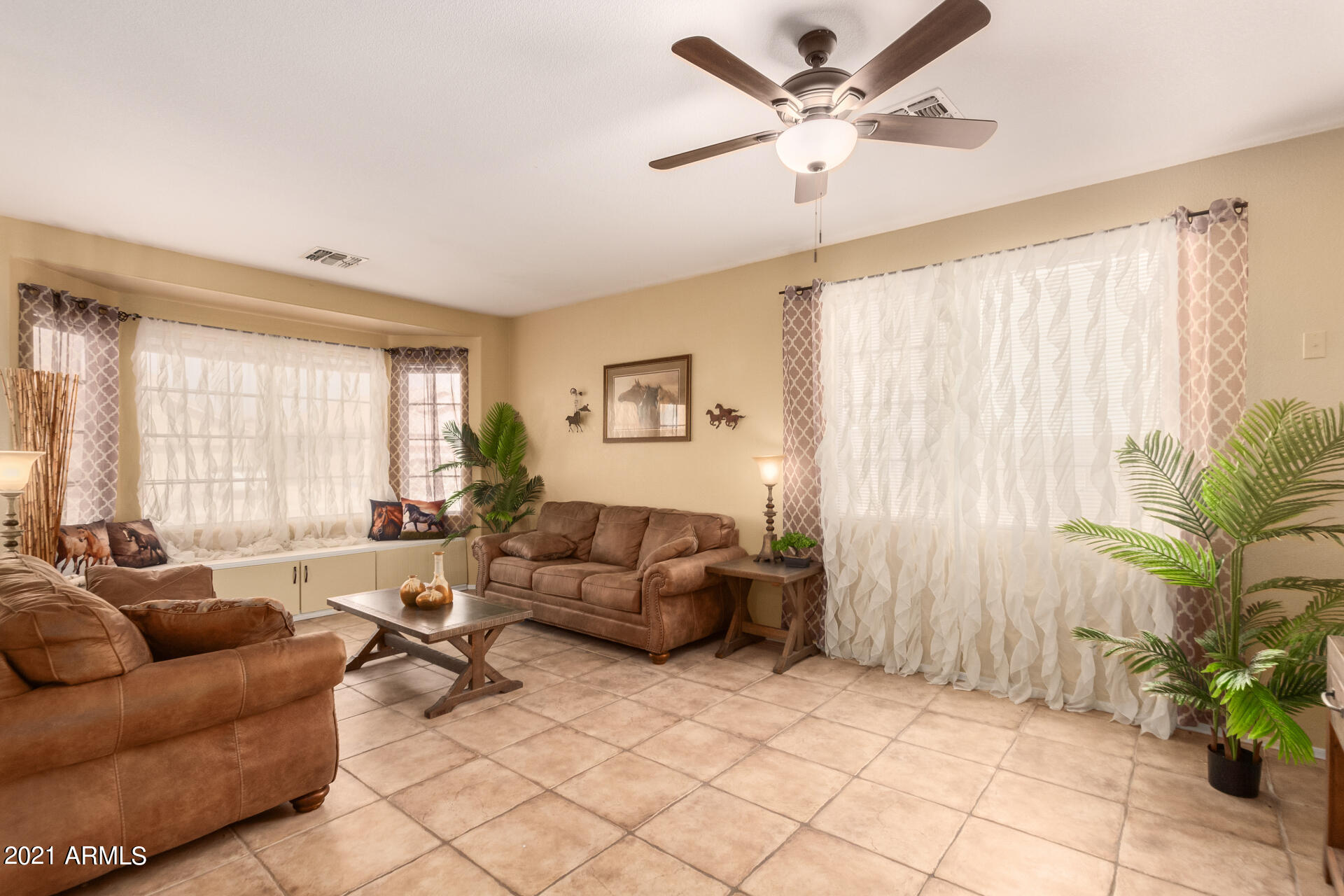 3251 West Maldonado Road Phoenix, AZ 85041 - Photo 4 of 28 4