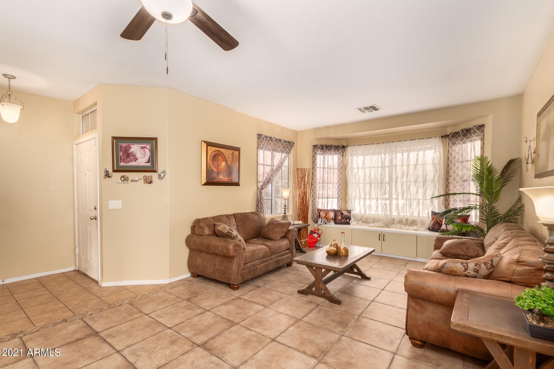 3251 West Maldonado Road Phoenix, AZ 85041 - Photo 5 of 28 5
