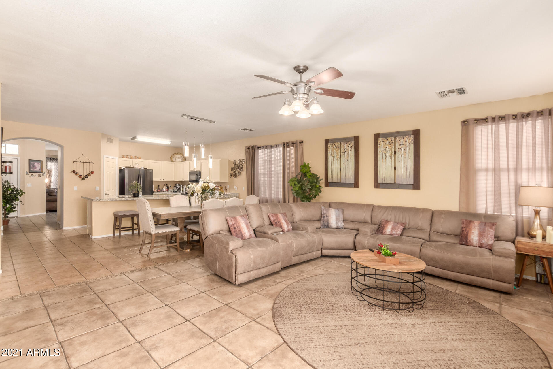3251 West Maldonado Road Phoenix, AZ 85041 - Photo 8 of 28 8