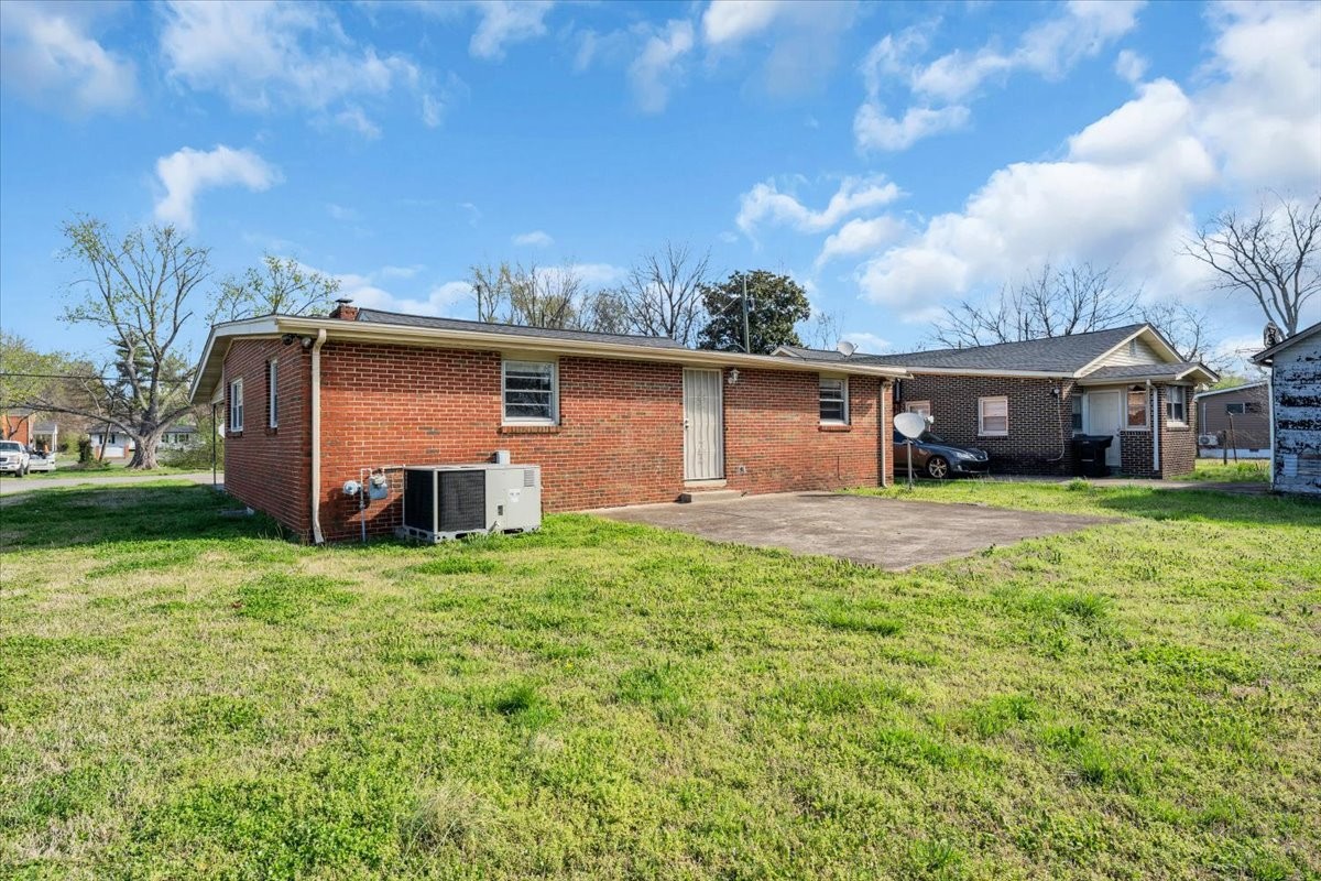 722 Minor Street Murfreesboro, TN 37130 - Photo 3 of 39