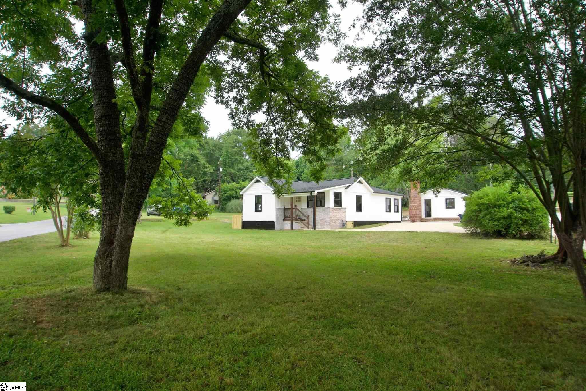 100 Wood Road Taylors, SC 29687 - Photo 1 of 35
