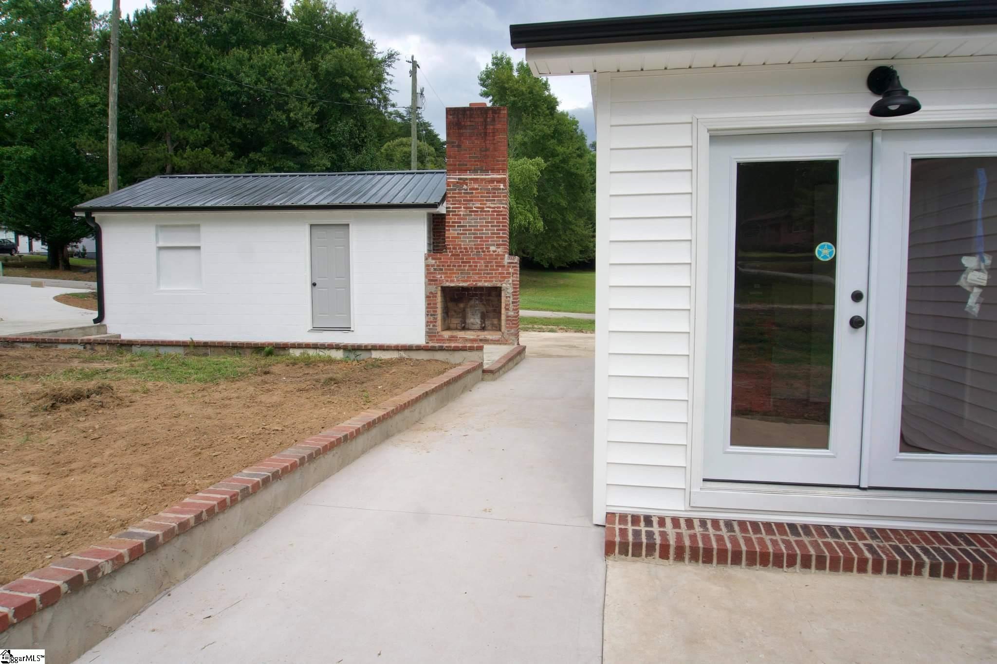 100 Wood Road Taylors, SC 29687 - Photo 4 of 35
