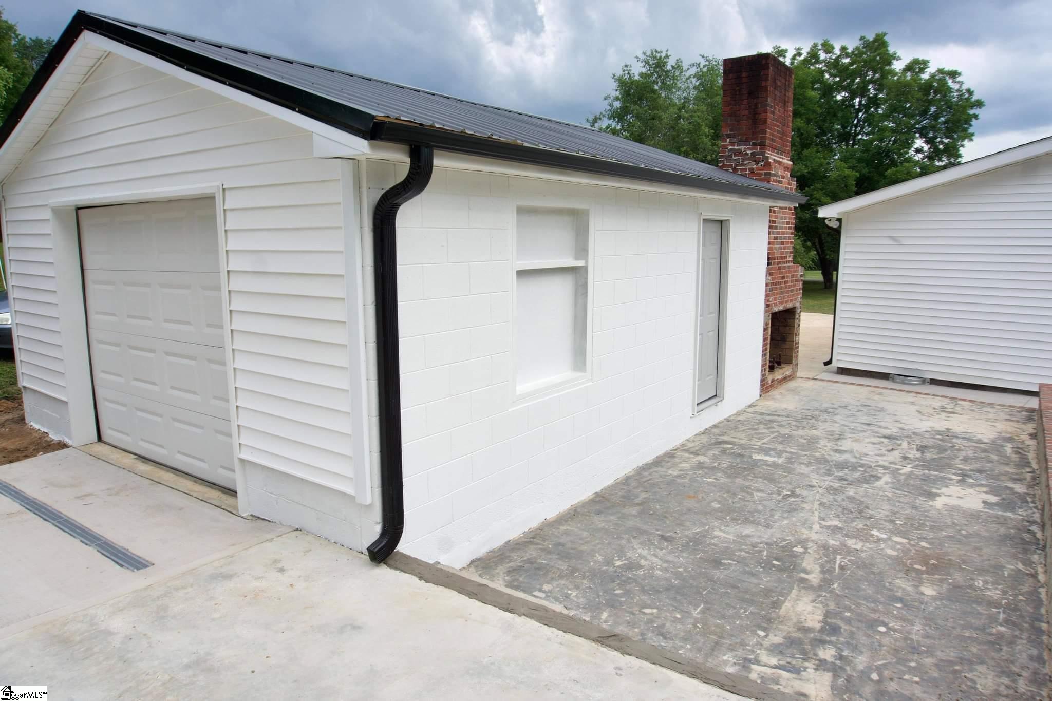 100 Wood Road Taylors, SC 29687 - Photo 5 of 35