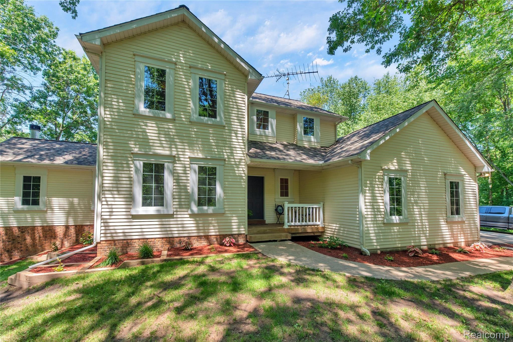 3030 West Allen Road Howell, MI 48855 - Photo 4 of 58 3030 West Allen Drive - HD Drone Photography-3.jpg