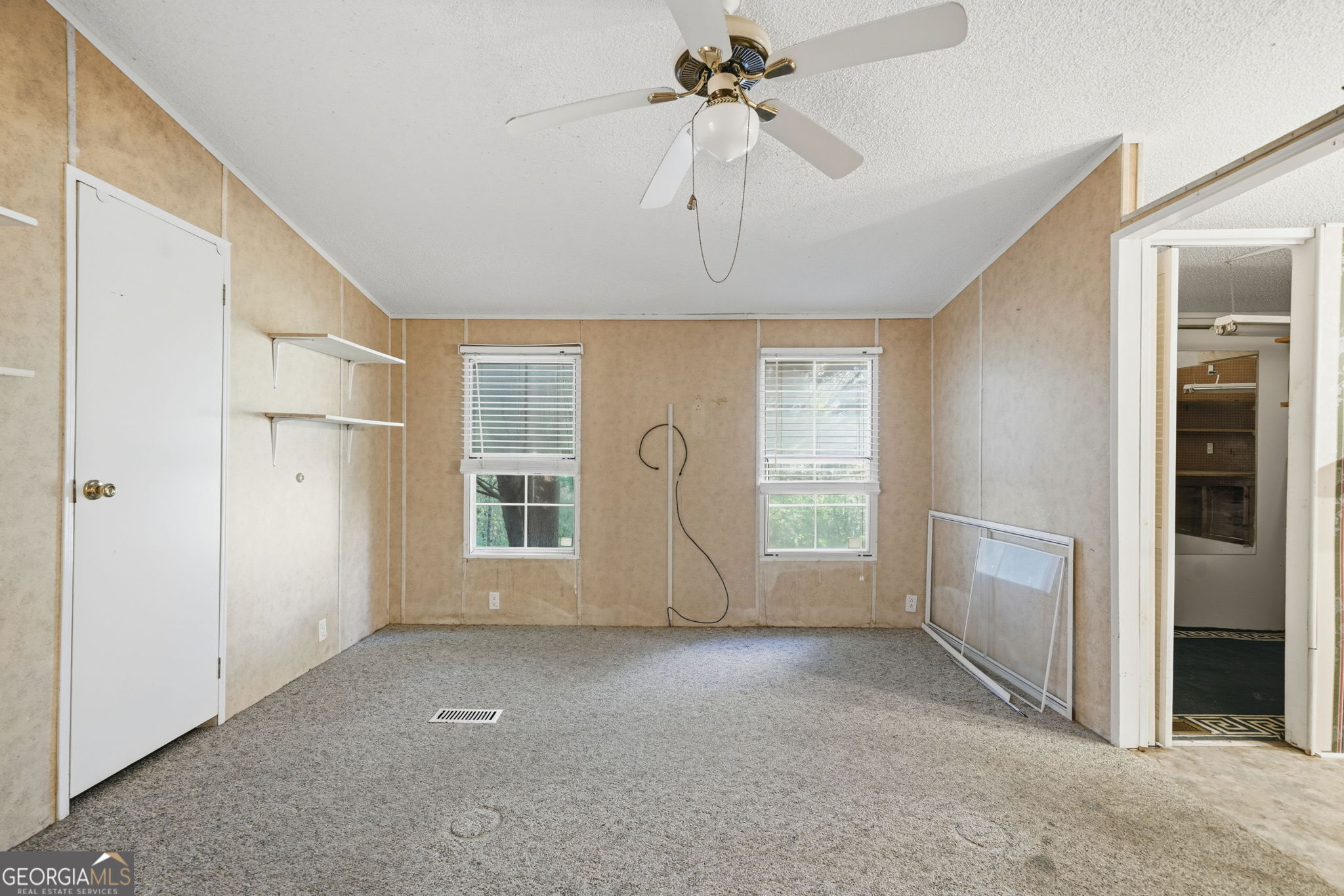 1907 John Call Road Ellijay, GA 30536 - Photo 20 of 41 an empty room with windows and closet