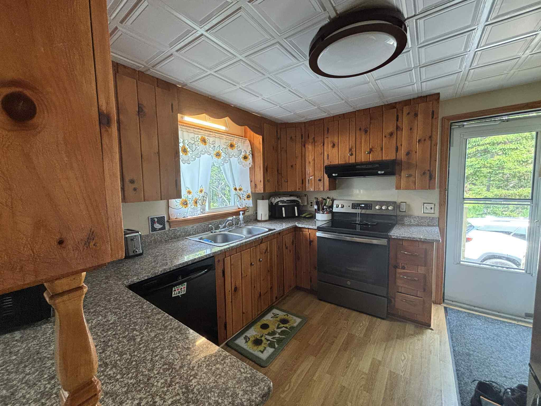 173 Kennebec Road Machias, ME 04654 - Photo 10 of 33 kitchen
