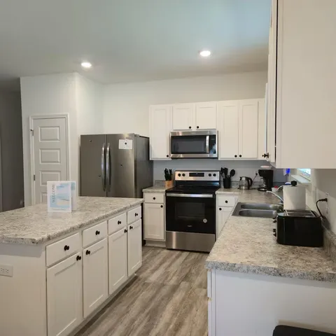 $2,300 | 42 Woodsorrel Street, Freeport, FL 32439