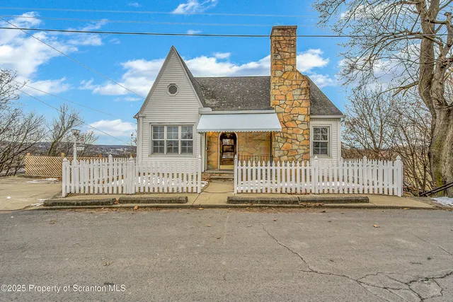 $300,000 | 141 School Street, Scranton, PA 18508