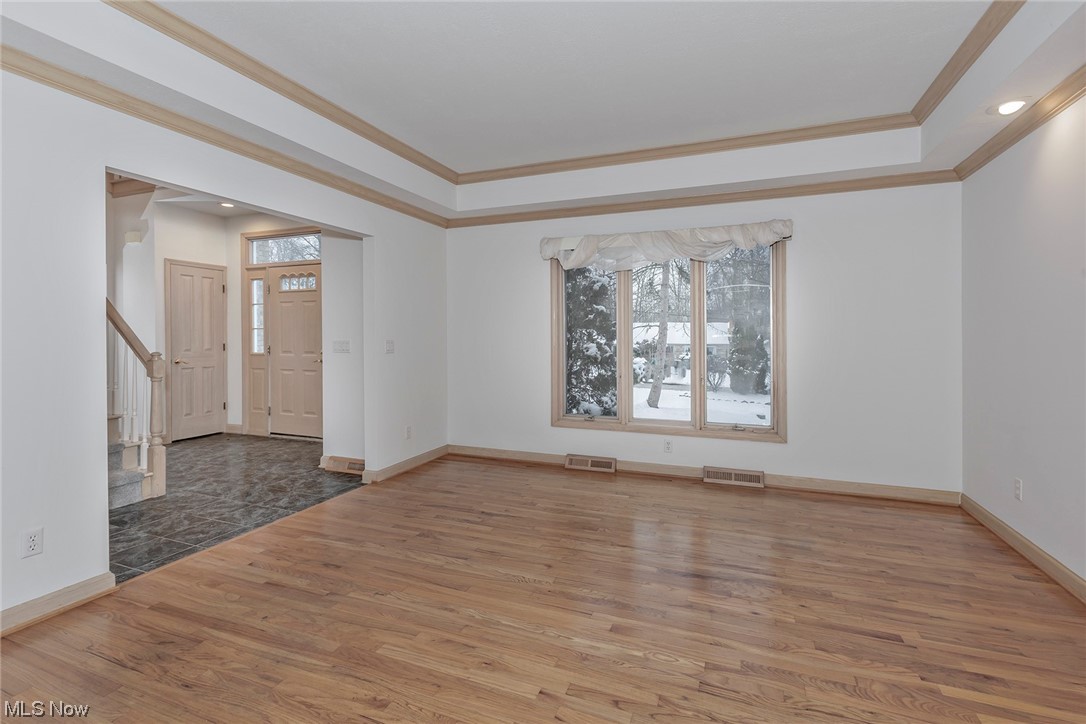 3850 Ellendale Road Moreland Hills, OH 44022 - Photo 4 of 39 View of Foyer from Living Room