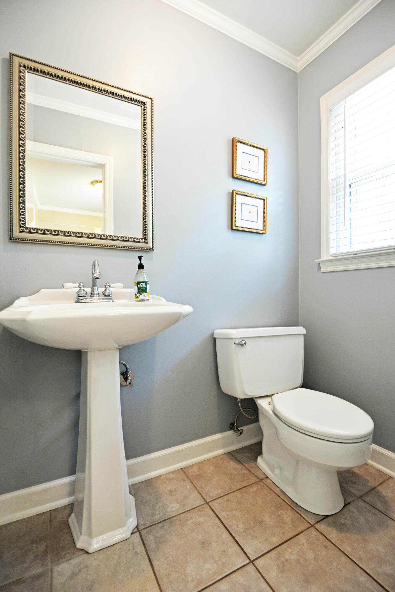 509 Barrington Road Signal Mountain, TN 37377 - Photo 18 of 41 Powder room