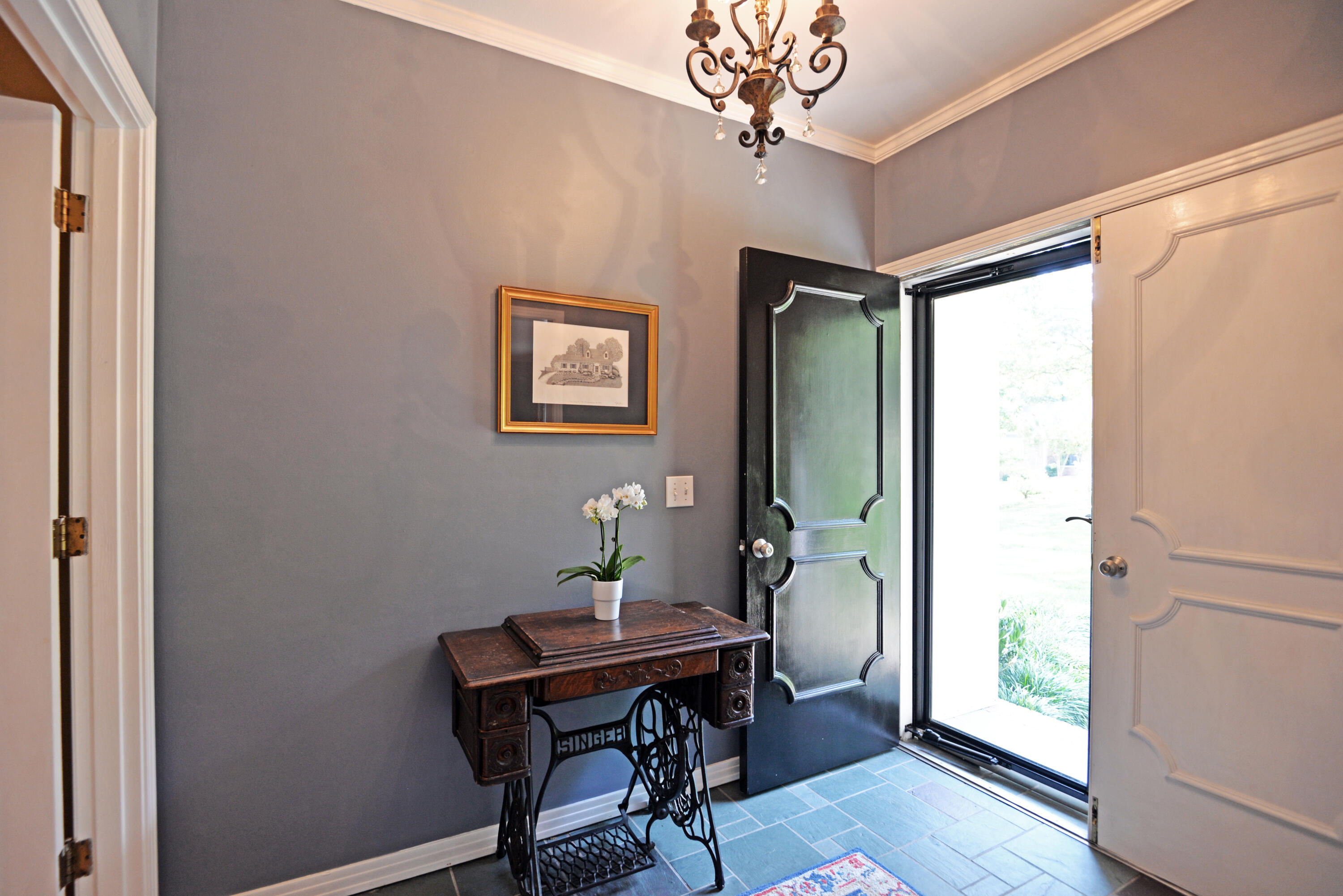 509 Barrington Road Signal Mountain, TN 37377 - Photo 2 of 41 Foyer