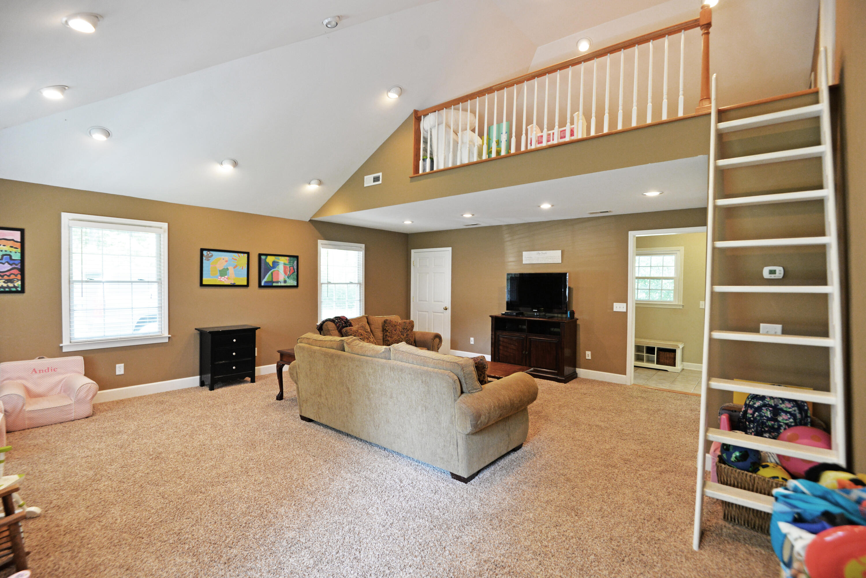 509 Barrington Road Signal Mountain, TN 37377 - Photo 21 of 41 Family Room view 3