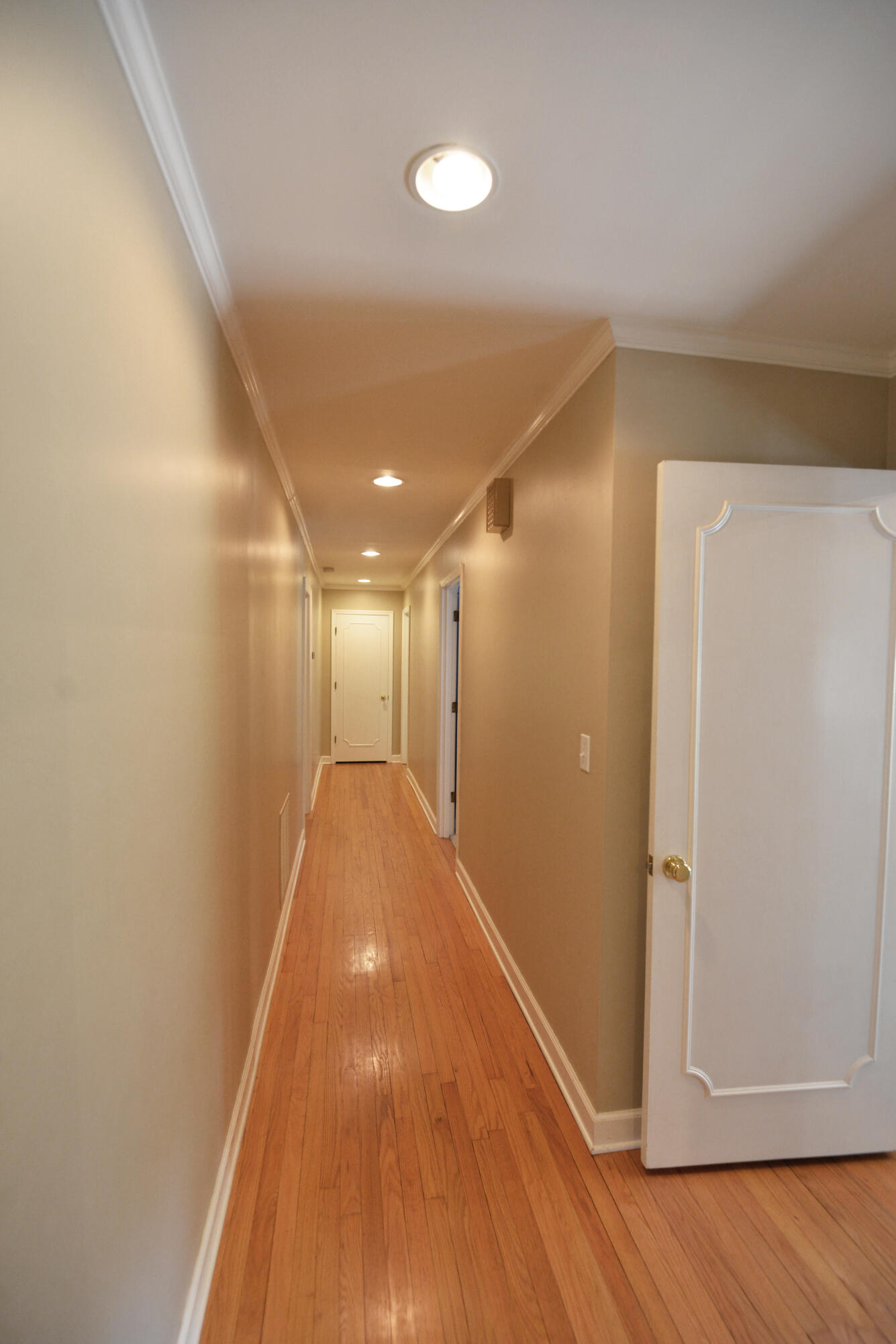 509 Barrington Road Signal Mountain, TN 37377 - Photo 23 of 41 Hallway