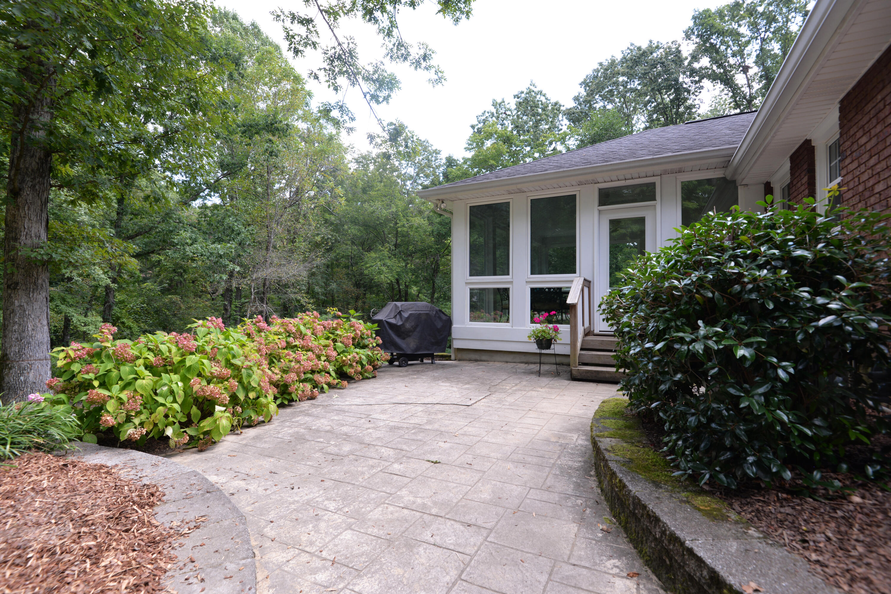 509 Barrington Road Signal Mountain, TN 37377 - Photo 36 of 41 Patio